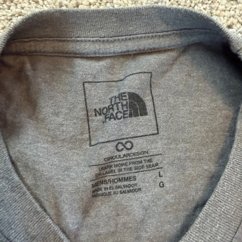 The North Face Mens Circular Design Graphic T-Shirt Dark Gray Heather Large L